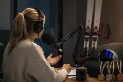 Ebba Årsjö imponerar bakom mikrofonen