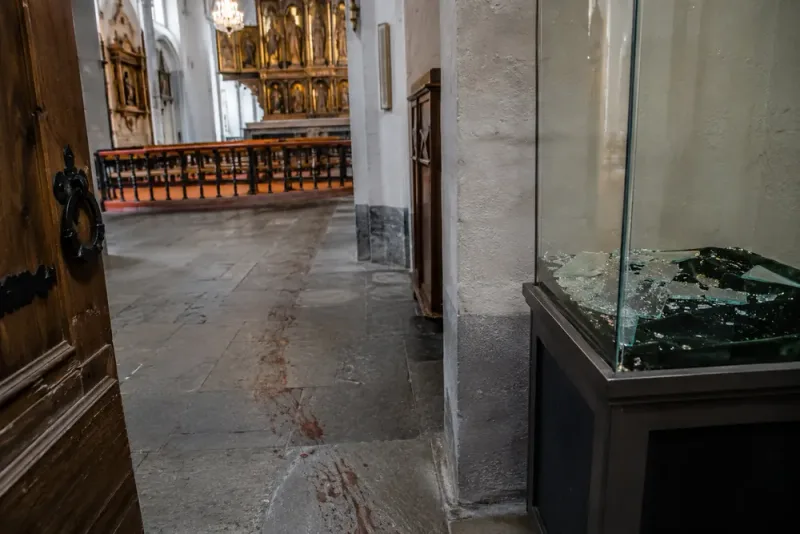 Domkyrkans stulna regalier återfanns i märklig kupp