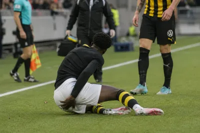 Axel Kouame utbytt efter 17 minuter