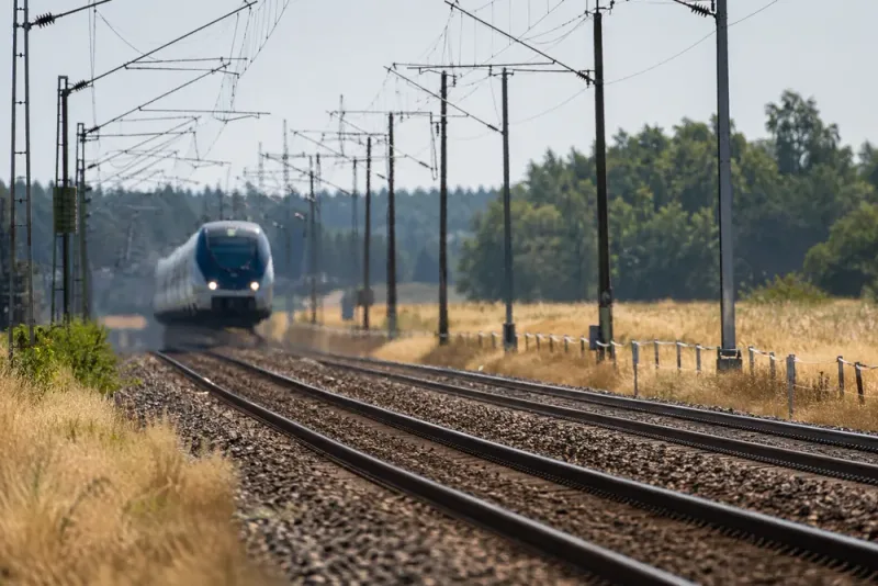 Extremvärme tvingar fram sänkt tåghastighet