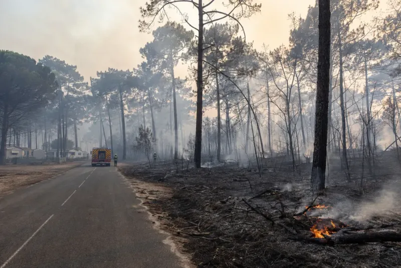 Jättebrand i Gironde stoppad efter mass­evakueringar