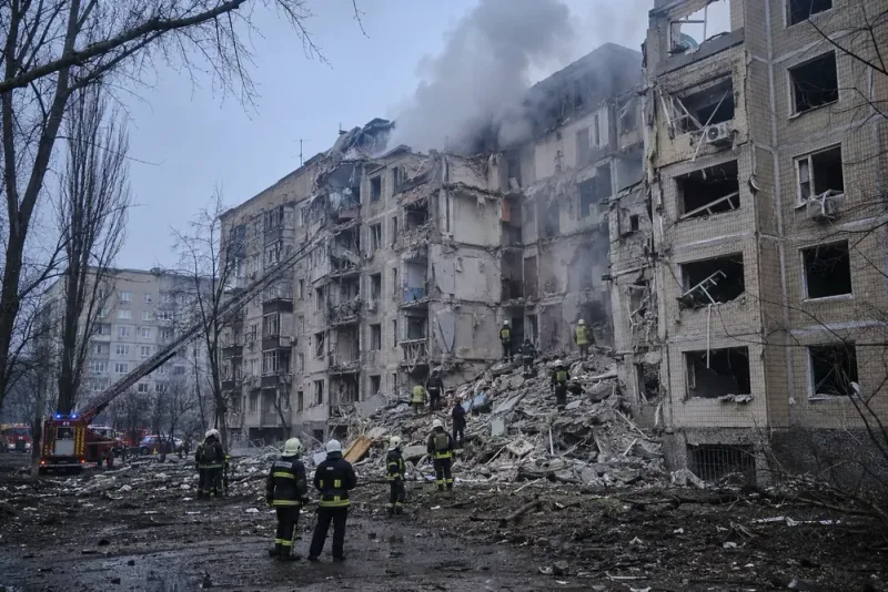 Tio döda när rysk attack slog mot Kiev