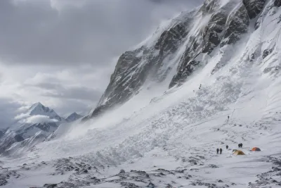Tio döda i lavin på Broad Peak