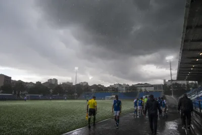 Hagelstorm stoppade fotbollsmatch i Sundsvall