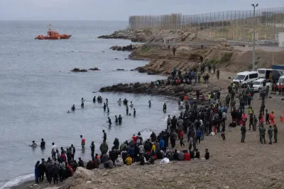 Över 50 000 migranter tog sig in i Ceuta