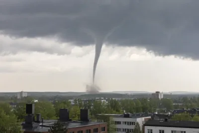 Tromb drog fram över Umeå