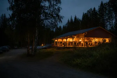 Furuviken fortsätter med dans trots släckt vägbelysning