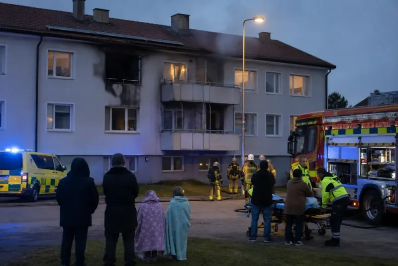 Man åtalas för mordförsök mot sina två barn