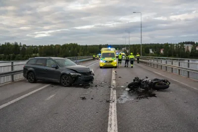 En skadad efter krock på Kolbäcksbron