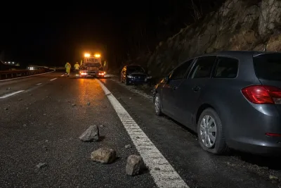 Stenar på vägar skadade tre bilar