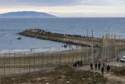 EU håller krismöte efter massinresan till Ceuta