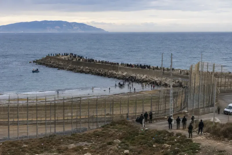 EU håller krismöte efter massinresan till Ceuta