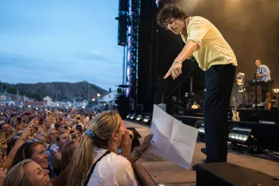 Håkan Hellström hyllade Lisa efter hundrade konserten