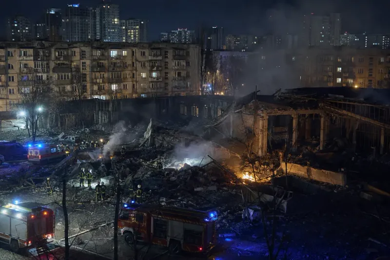 Minst 15 döda efter nattliga attacker mot Kiev
