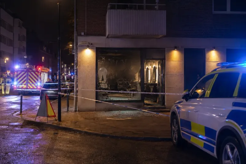 Två tonåringar åtalas efter brandattack mot frisörsalong