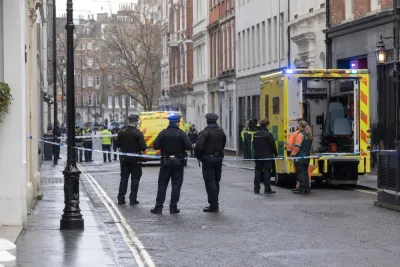 Fyra män skadade i knivattack i London