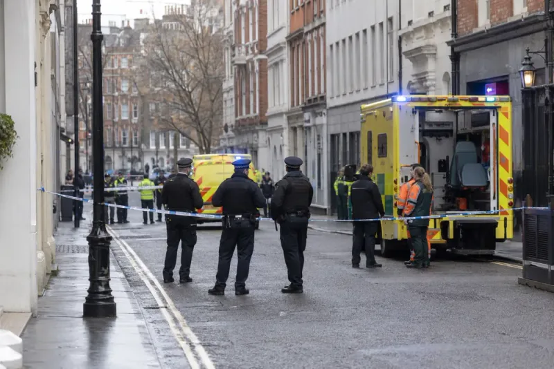 Fyra män skadade i knivattack i London