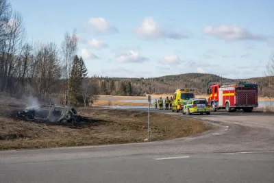 Man avled efter brinnande bilolycka på riksväg 47