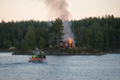 Brand bröt ut i sommarstuga på ö