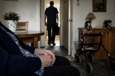 Hemtjänstanställd misstänks för våldtäkter mot två äldre