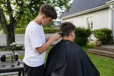 Mohamed, 13, driver egen frisörverksamhet i sommar