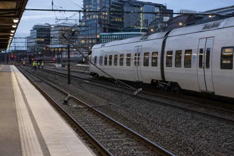 Kontaktledningsfel stoppar tågtrafiken vid Stockholm Central