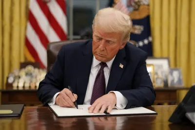 Donald Trump undertecknar nytt dekret om födelsemedborgarskap