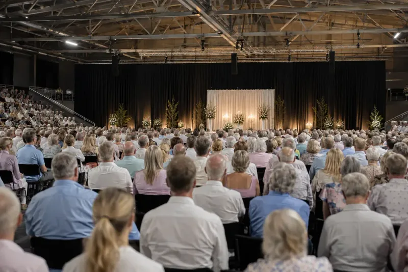 350 tog farväl av Christian Zedig i Eksjö