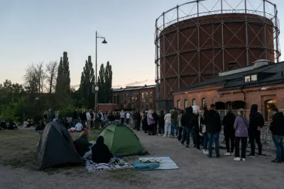 Fans tältade inför Håkan Hellströms Gävlekonsert