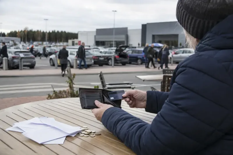 Skulderna växer i Eda trots stark gränshandel