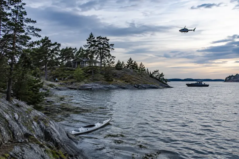 57-åring häktad för mord efter flykt i skärgården