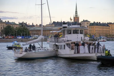 Segelbåt kolliderade med bröllopsfärja i Stockholm