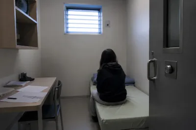 15-åring misstänks för två mord – stör ordningen i häktet