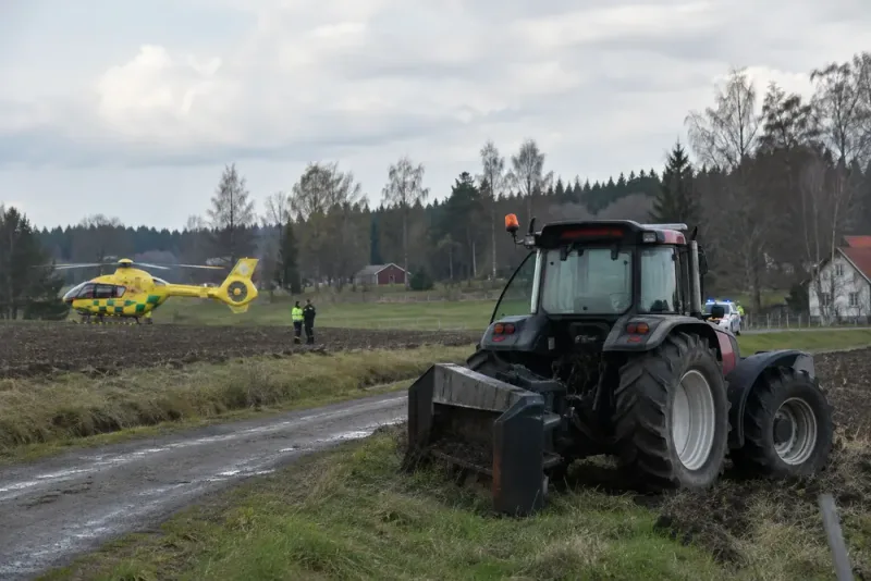 Barn avled efter traktorolycka i Svenljunga