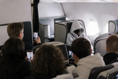Lamine Yamal försökte undvika uppmärksamheten på flyget