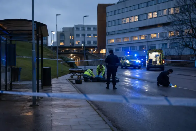 Kostymklädd man hittades svårt skadad i Uddevalla