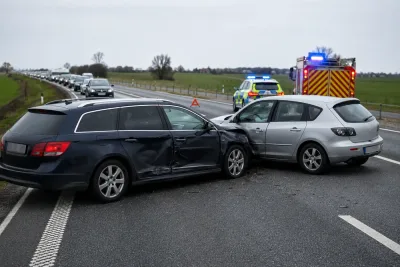 Fyra personer inblandade i krock på E65