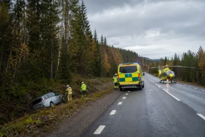 Personbil körde i diket söder om Bräcke