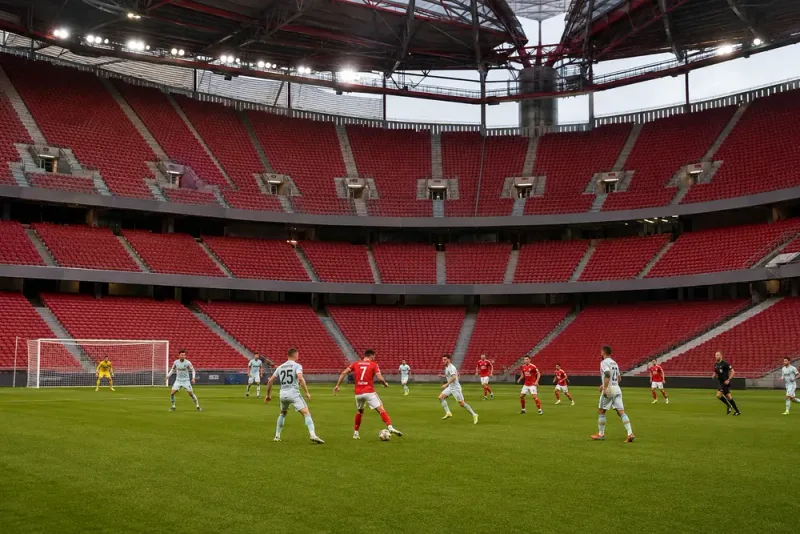 Benfica tappade poäng inför tomma läktare