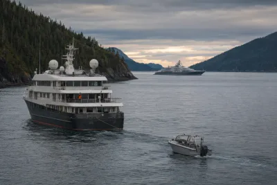 Zuckerbergs yacht missade anrop från strandad båt