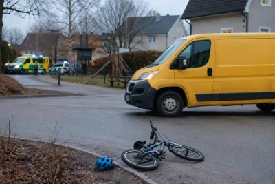 Femårige Erik släpades efter postbil och skadades svårt