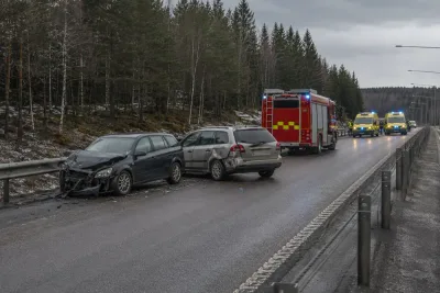 Tre personer inblandade i E4-krock