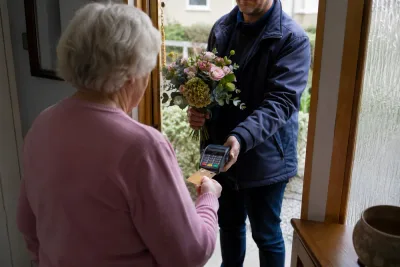 Bedragare lurar äldre med falska blomleveranser