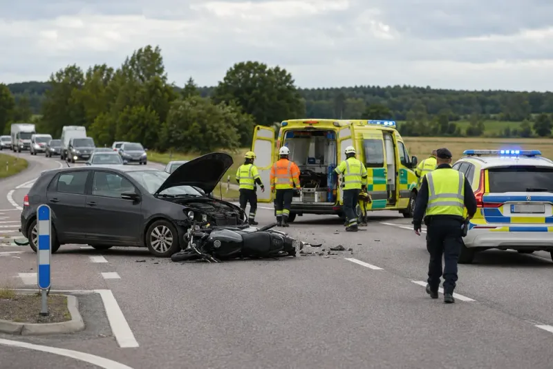 Flera allvarligt skadade i trafikolyckor i Skåne