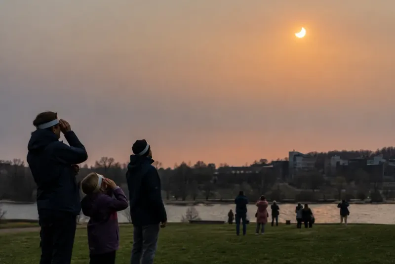 Fel skydd vid solförmörkelsen kan skada synen