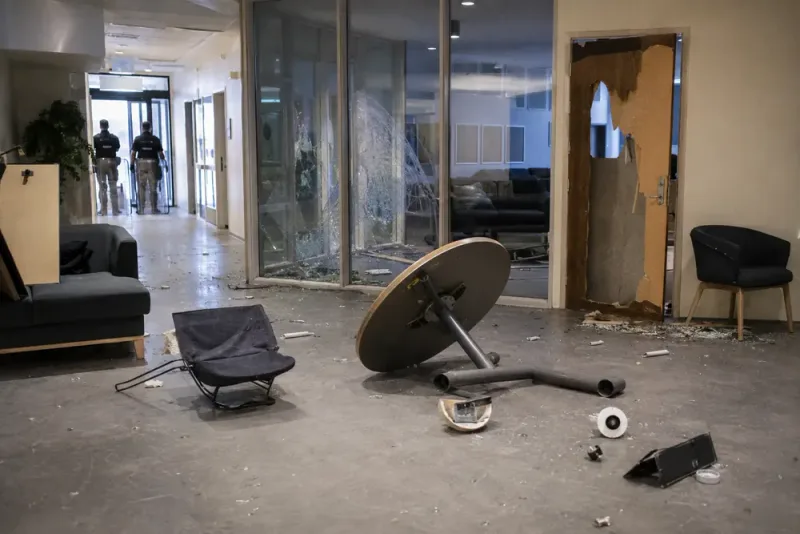 Fyra pojkar åtalas efter omfattande skadegörelse på SiS-hem