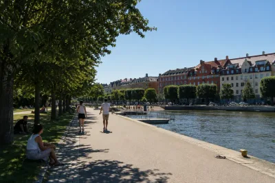 Nära 30 grader väntas när värmen når södra Sverige