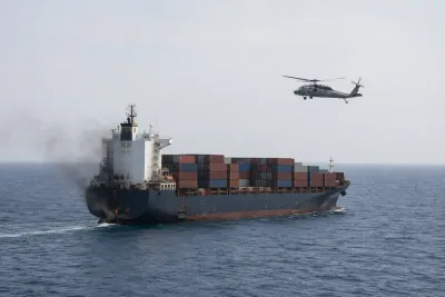 Amerikansk helikopter träffade containerfartyg i Omanbukten