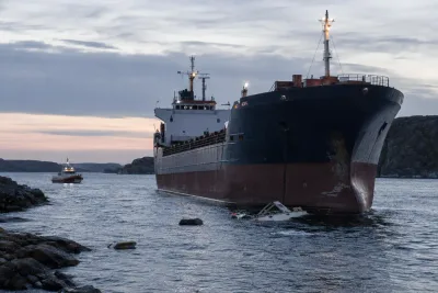 Kaptenens rapport placerar lotsen utanför fartyget före larmet
