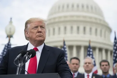 Trump stöder omstridda republikaner inför mellanårsvalet